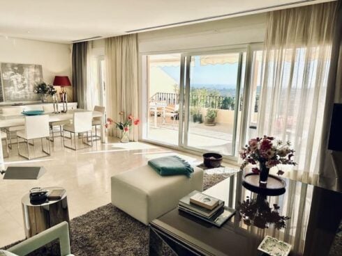 2 bedroom Apartment for sale in Nueva Andalucia with pool garage - € 850