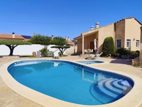 3 bedroom Villa for sale in L'Ametlla de Mar with pool garage - € 380