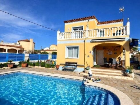 3 bedroom Villa for sale in L'Ametlla de Mar with pool - € 299