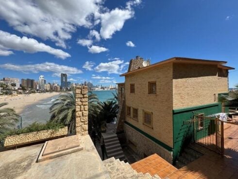 5 bedroom Villa for sale in Benidorm with garage - € 1