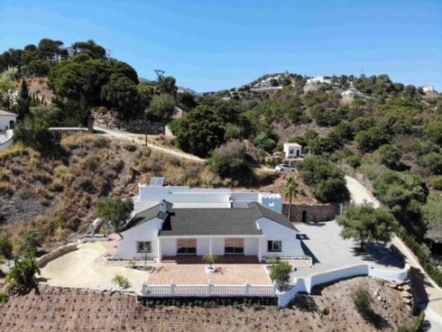 5 bedroom Finca/Country House for sale in Estepona with pool - € 995