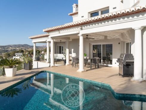 4 bedroom Villa for sale in Moraira with pool garage - € 1