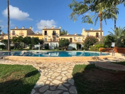 3 bedroom Terraced Villa for sale in Denia with pool garage - € 349