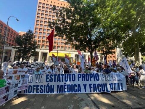 Spain's fifth week of doctors walkouts begins as medics threaten indefinite strike starting in September