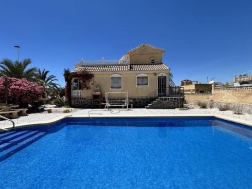 3 bedroom Villa for sale in Camposol with pool garage - € 249