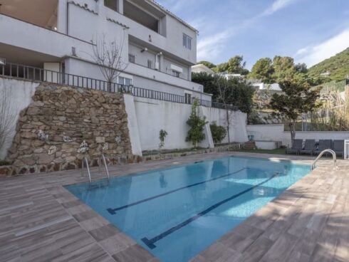 6 bedroom Villa for sale in Cabrils with pool garage - € 895