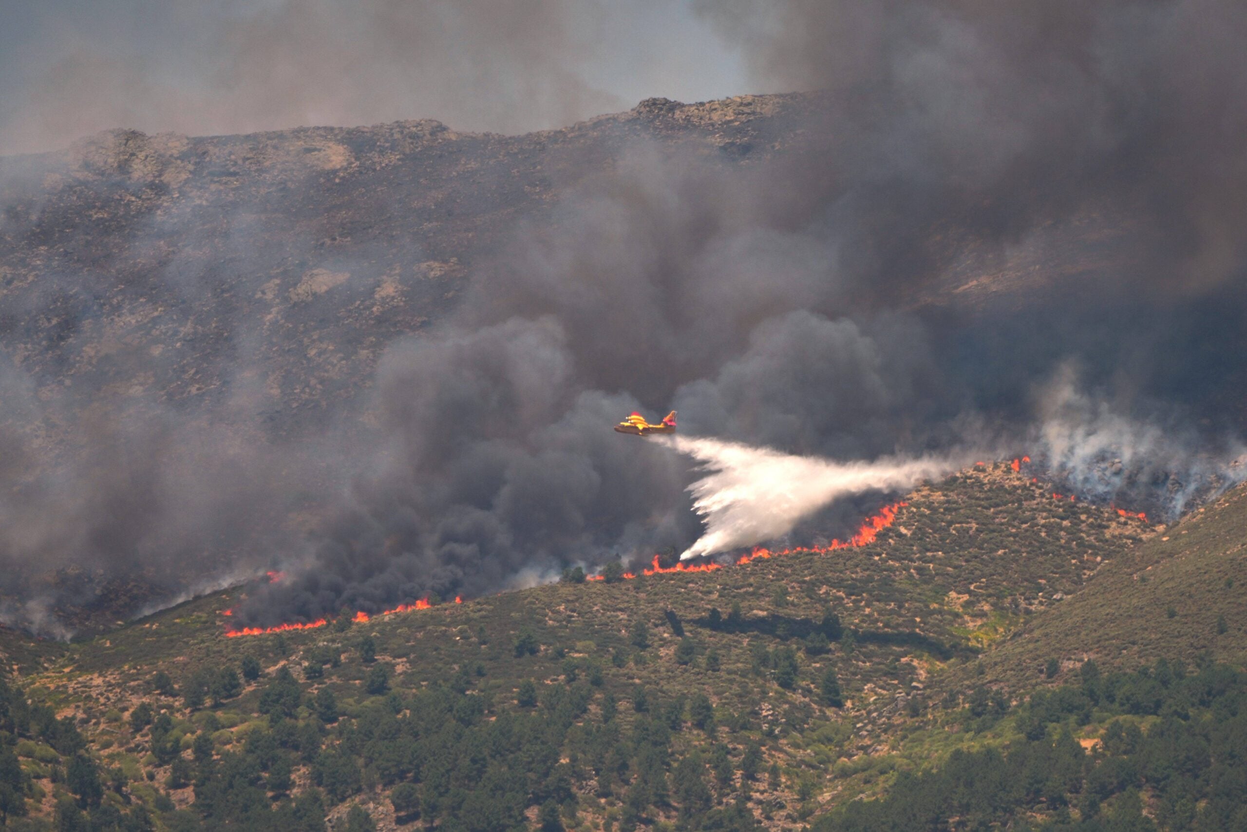 Driving through Spain during wildfire season? Here’s what to do if flames block your escape