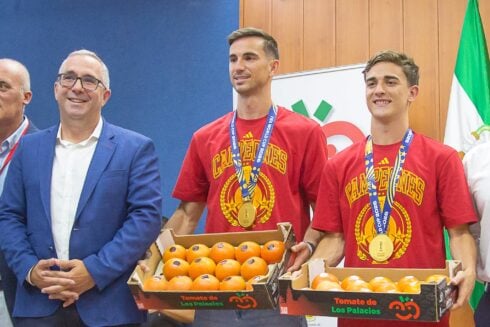 Gavi and Fabian Ruiz with their own bodyweight in tomatoes after winning the World Cup