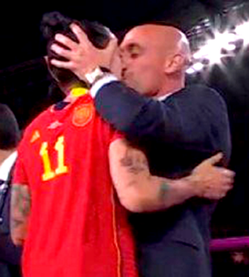 Luis Rubiales and Jenni Hermoso kissing at the 2023 World Cup