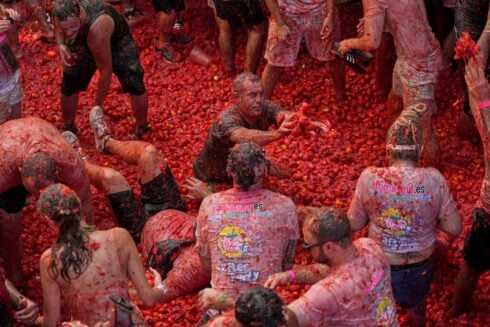 Small Spanish town welcomed 22,000 people to annual La Tomatina tomato fight