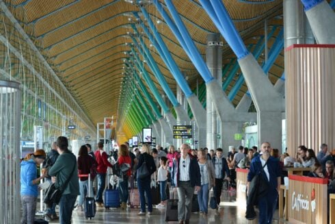 Airport delays in Spain resulting from UK's air traffic control failure
