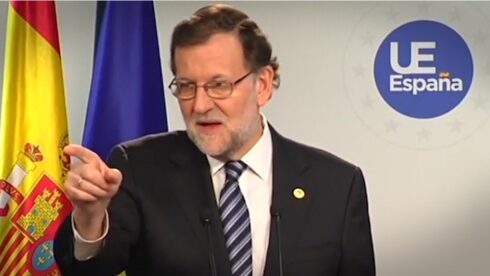 Former Spanish prime minister Mariano Rajoy refusing to speak English