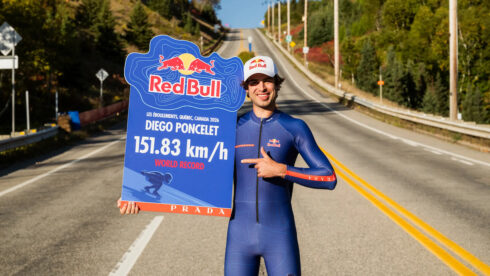 Diego Poncelet holding up a world record sign