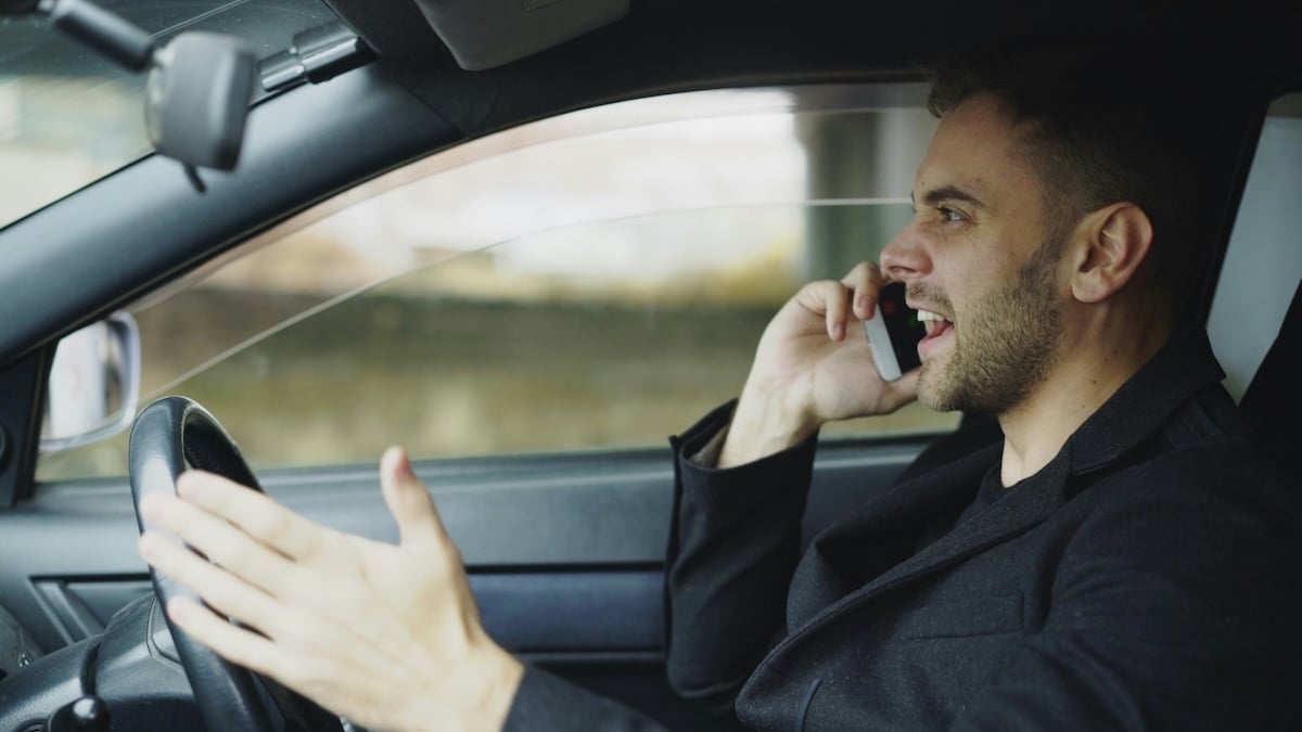 Warning for drivers in Spain as police step up checks on phone use and ...